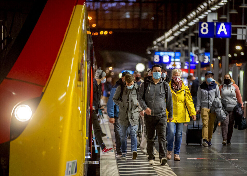 APTOPIX Virus Outbreak Germany